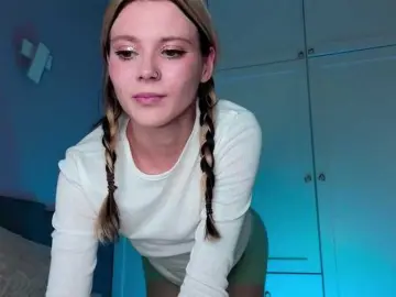 Bongacams Watch Live Sex Cams of Alicee-teasee
