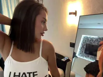 Bongacams Free Live Porn of FloraLooks