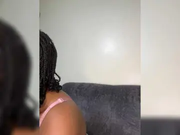 Bongacams Watch Live Sex Cams of Curvy-maxy9
