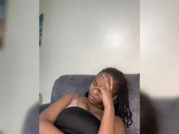 Bongacams Free Porn Cam of Curvy-maxy9