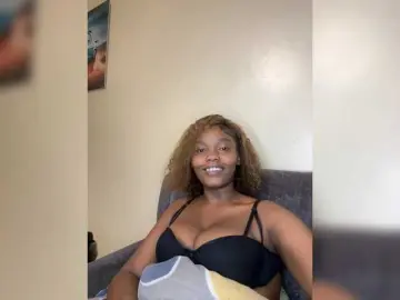 Bongacams Free Porn Cam of Curvy-maxy9