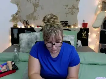 Bongacams Nude Webcam of ElvinnaLaFrancaise