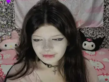 Bongacams Free Live Porn of FrirenLovv