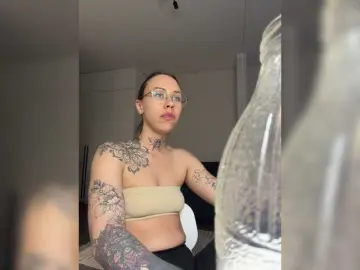 Bongacams Free Porn Cam of IRAONIC