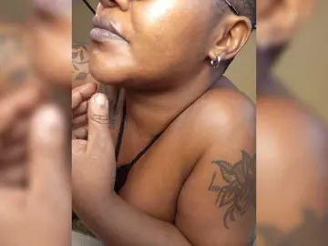 Bongacams Sex Cam of COUGAR-AND-CUB