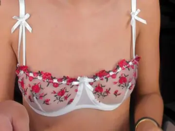 Bongacams Sex Cam of NiaSalvatore