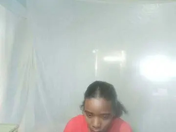 Bongacams Free Porn Cam of LandiQueen12