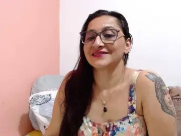 Bongacams Live Sex Cam of KarinaSuarez1