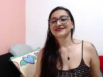 Bongacams Private Sex Chat of KarinaSuarez1
