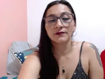Bongacams Live Sex Cam of KarinaSuarez1