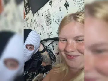 Bongacams Watch Live Sex Cams of NIKADELE