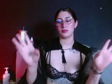 Bongacams Watch Live Sex Cams of Red-moonn