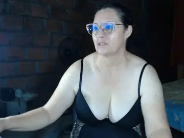 Bongacams Watch Live Sex Cams of rouseehotglad
