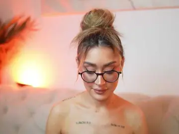 Bongacams Private Sex Chat of AileenKiss