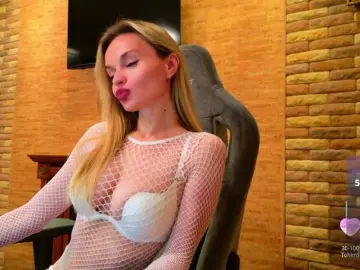 Bongacams Nude Webcam of HollyQueen