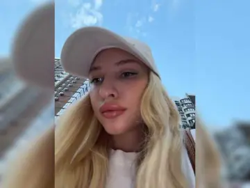 Bongacams Watch Live Sex Cams of EwaBrown