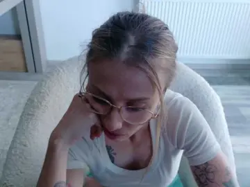 Bongacams Watch Live Sex Cams of DiddySweet1
