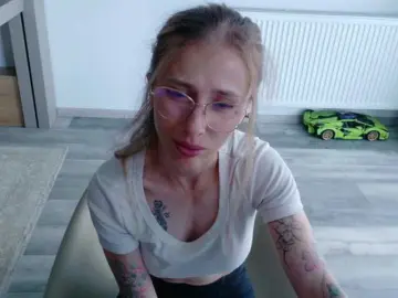 Bongacams Adult Video Chat of DiddySweet1