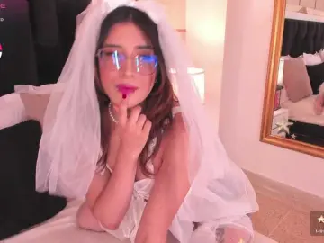 Bongacams Watch Live Sex Cams of CrystalRose1