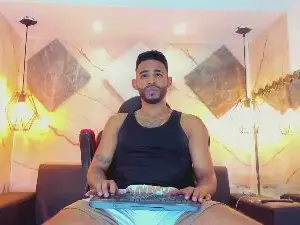 Cam4 Free Live Porn of dominic_max1