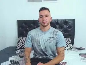 Cam4 Free Live Porn of tommy_320