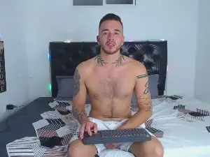 Cam4 Nude Webcam of tommy_320