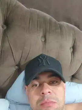 Cam4 Live Sex of gigantedot18
