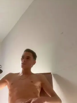 Cam4 Live Sex Cam of branquinho62go