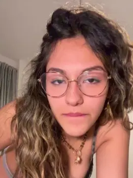 Cam4 Free Porn Cam of emi444