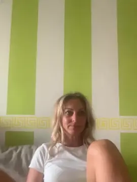 Cam4 Live Sex Cam of Piedisexy81
