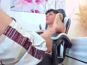 Cam4 Watch Live Sex Cams of tommy_valverde