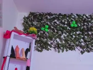 Cam4 Watch Live Sex Cams of louisse_nails