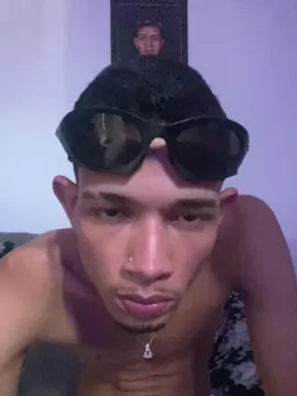 Cam4 Adult Video Chat of Mlknovinhooo