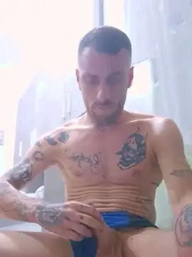 Cam4 Free Live Porn of Luigiscarrone