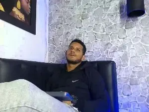 Cam4 Nude Webcam of Chris_Dick99