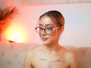 Cam4 Free Live Porn of AileenKiss