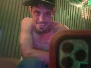 Cam4 Live Sex of Ezdoesit420