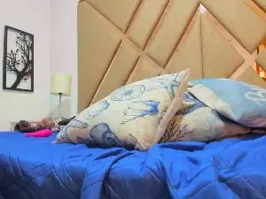 Cam4 Watch Live Sex Cams of ema_GW