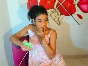 Cam4 Live Sex of naommykristenn