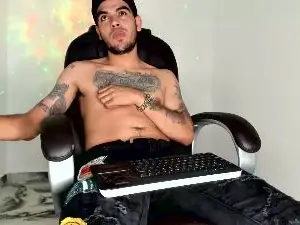 Cam4 Live Sex of Mikee_scooth