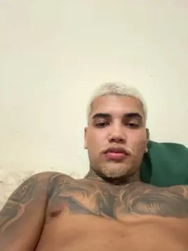 Cam4 Live Porn of Novinhoerrej