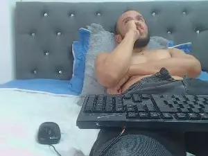 Cam4 Live Sex Cam of poseidon_latino