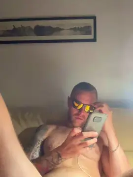 Cam4 Live Sex of emanuilxxx2