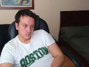 Cam4 Free Live Porn of Serguioguecha33