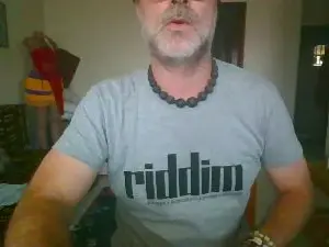Cam4 Sex Chat of DaddyNextRoom75