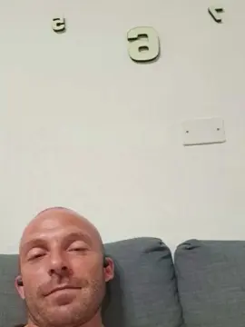 Cam4 Free Live Porn of Gnaro90