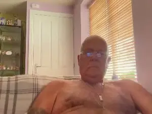 Cam4 Nude Webcam of The_helmet7
