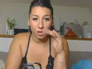 Cam4 Free Live Porn of Lyly_laurensaa