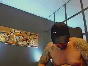 Cam4 Free Live Porn of AronGrant