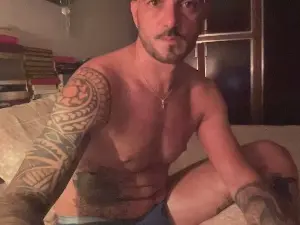 Cam4 Live Porn of alessandromori9